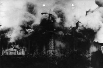 The synagogue in flames. Source: http://www.4ict.pl/szlaki_pamieci/